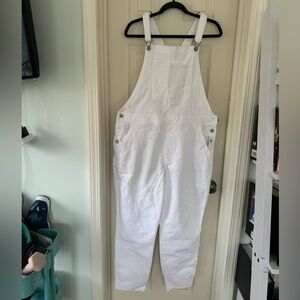 Size 16 women’s Old Navy overalls